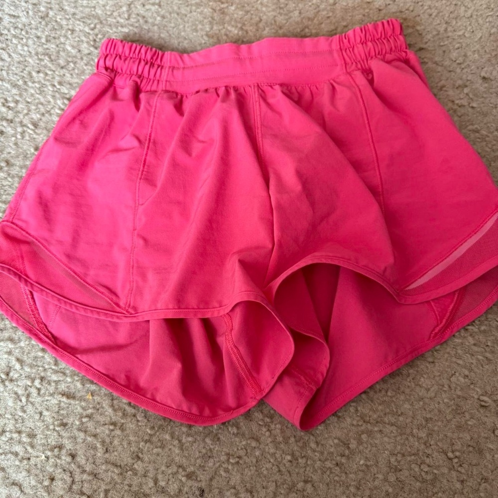 Luluemon Low Rise 4in” Hotty Hots